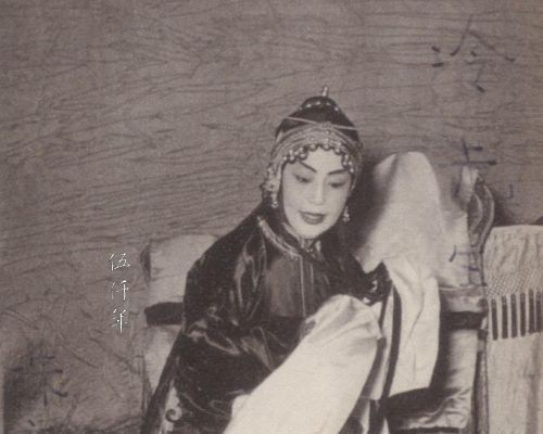 Ms. Chang O-yün (章遏雲), Celebrated Soprano, Performing in Wen-chi Returning to Han, Hong Kong 1965